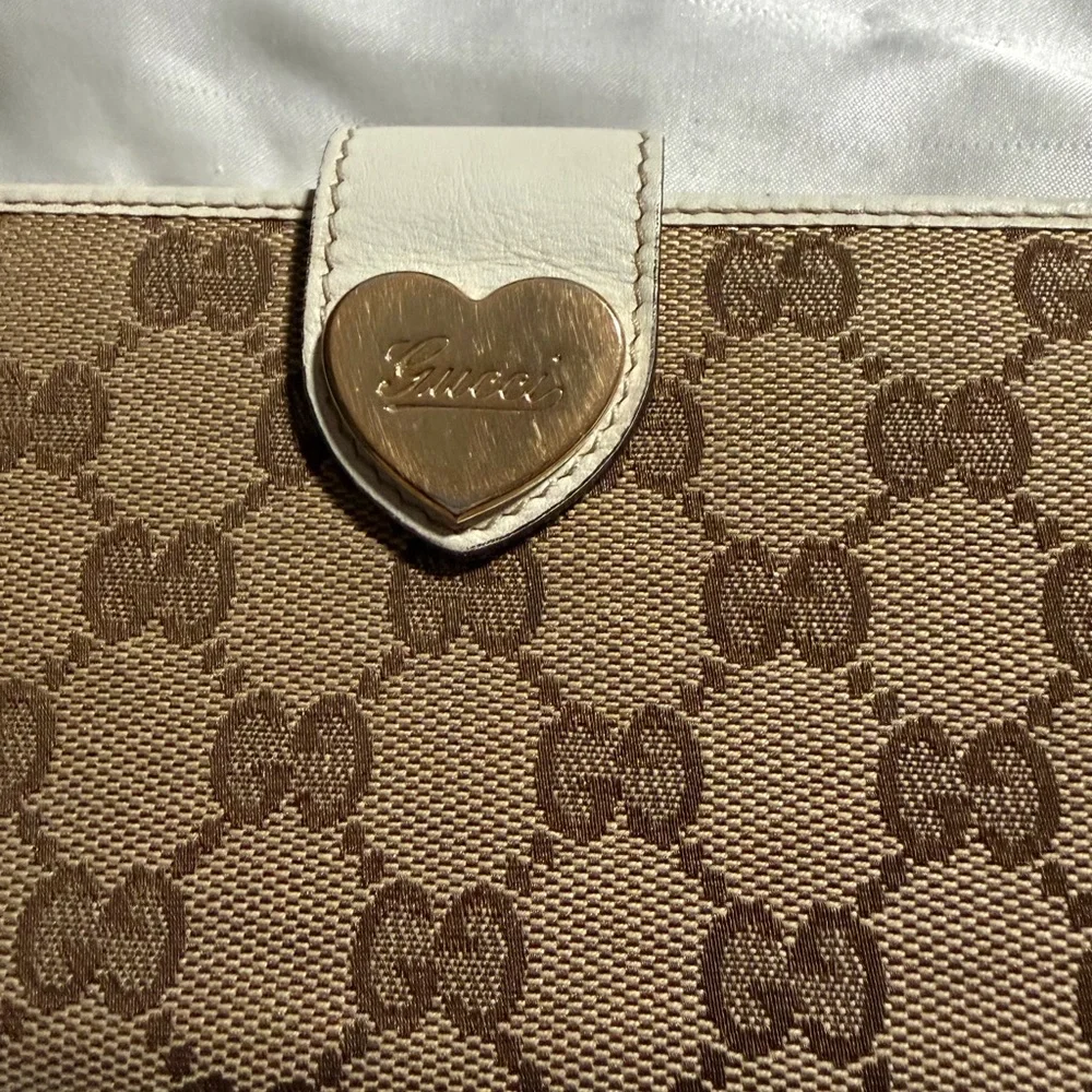 Gucci Brown GG Canvas Continental Wallet with White Trim and Heart Clasp - Picture 4 of 12